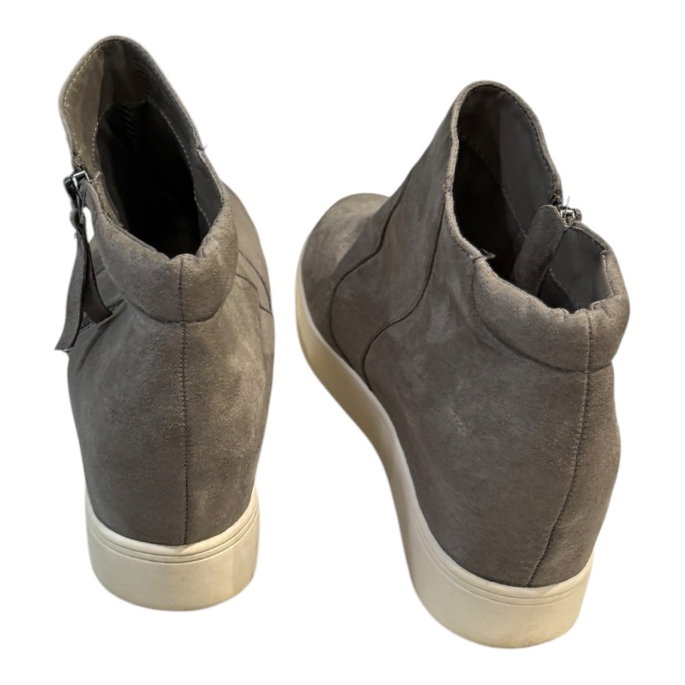 Universal Thread Gray Sneakers With Minimalist De… - image 2